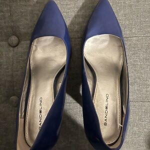 Bandolino Women's Classic Blue Heels